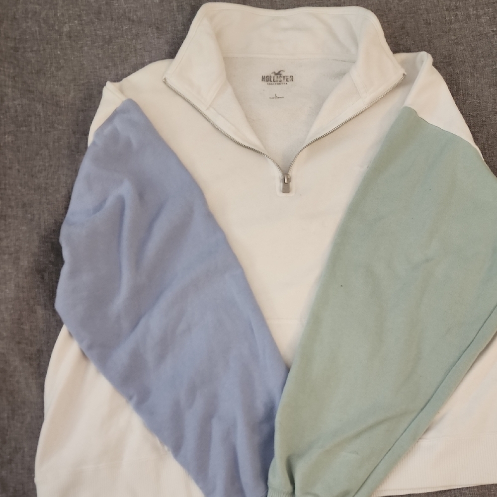 Hollister Men's White, Blue, and Green Sweater (THRIFTED)